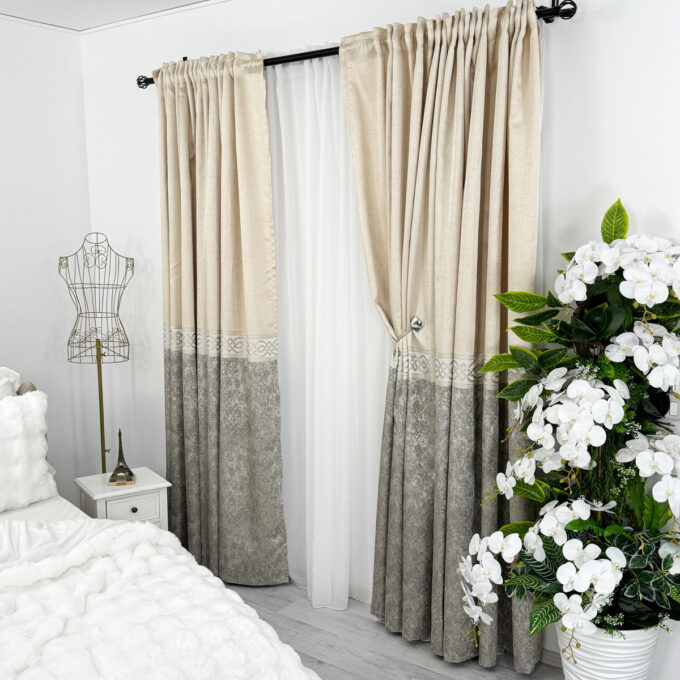Set 2 Draperii Royal, Satinata, Texturata, Bej cu Gri si Argintiu, 140cm latime x 260cm inaltime, cu tiv lat pt bara