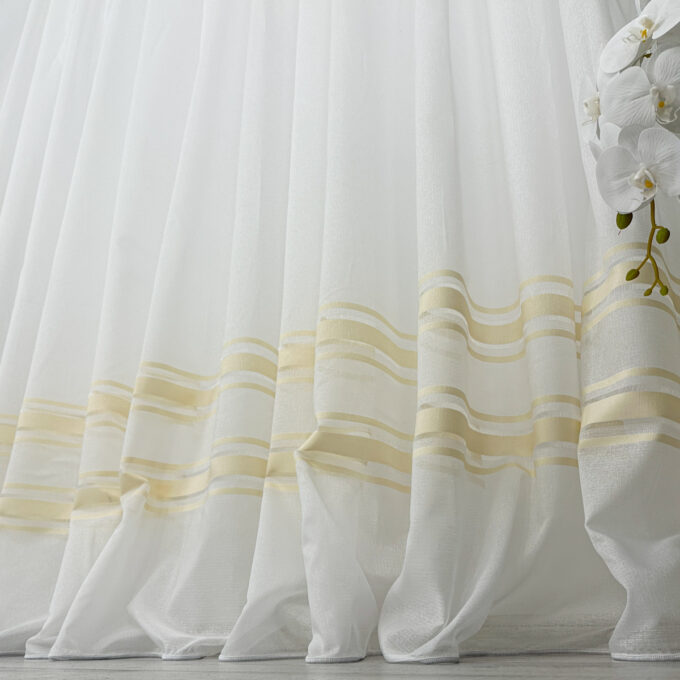 Perdea Lines tip IN plin, Alb - Galben, 140cm latime x 260cm inaltime, cu rejansa pt bara