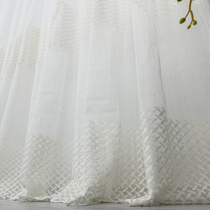 Perdea Teresa din Tulle cu Broderie, model elegant, Ivoire, 140cm latime x 260cm inaltime, cu rejansa pt bara