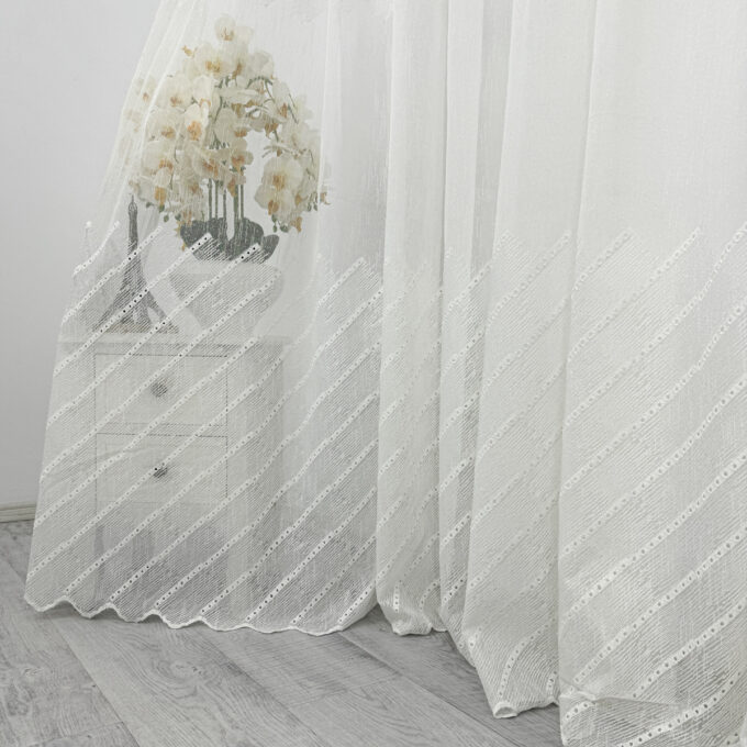 Perdea Mina tip IN Brodat, Ivoire, 140cm latime x 260cm inaltime, cu rejansa pt bara