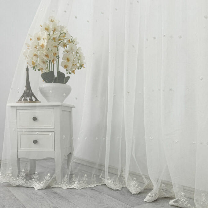 Perdea Fulgi de Nea din Tulle cu Broderie, Ivoire, 140cm latime x 260cm inaltime, cu rejansa pt bara