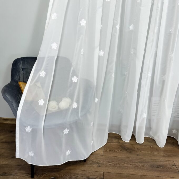 Perdea Floris din Voal Brodat, model cu flori, Alb, 140cm latime x 260cm inaltime, cu rejansa pt bara