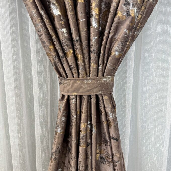 Draperie Catifea Nikko cu insertii aurii, Roz prafuit, 140cm latime x 260cm inaltime, cu tiv lat pt bara