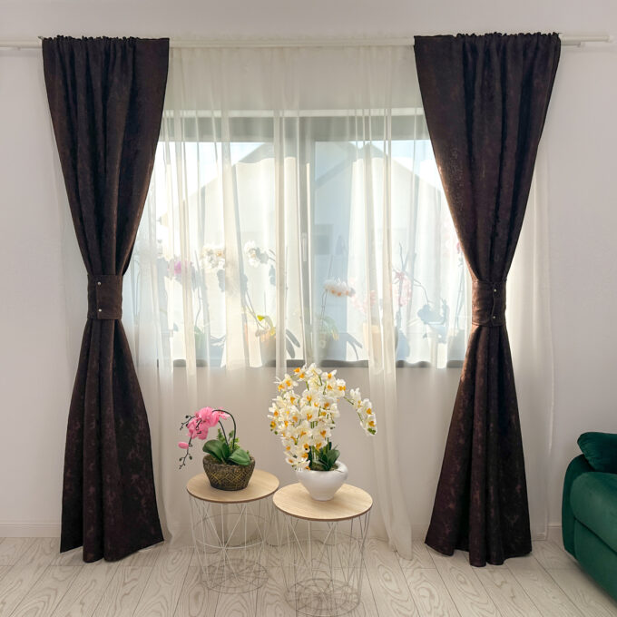 Draperie din Jacquard, Maro, 140cm latime x 260cm inaltime, cu tiv lat pt bara
