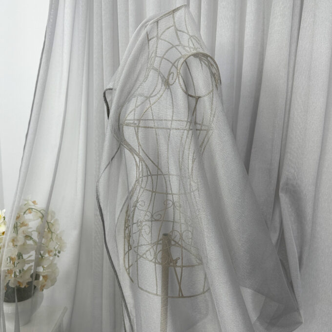 Perdea Monalisa din tulle si matase, gri argintiu, 140cm latime x 260cm inaltime, cu rejansa pt bara