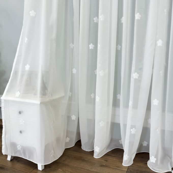 Perdea Floris din Voal Brodat, model cu flori, Ivoire, 140cm latime x 260cm inaltime, cu rejansa pt bara