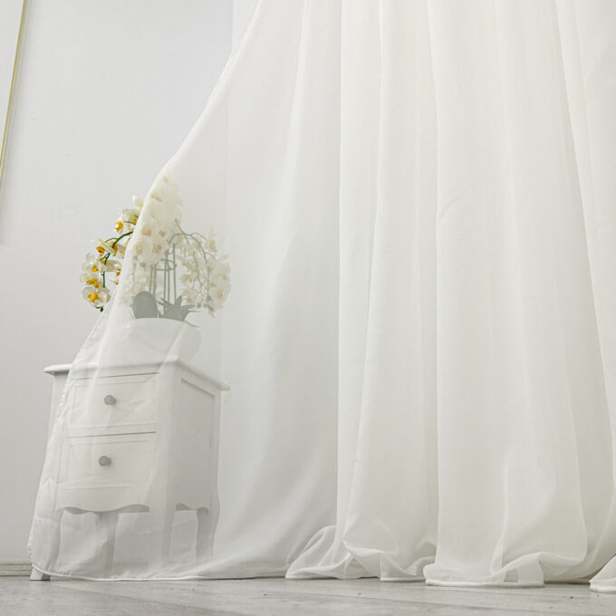 Perdea simpla din matase Jorjet, Ivoire, 140cm latime x 260cm inaltime, cu rejansa pt bara 1 Perdea simpla din matase Jorjet, Ivoire, 140cm latime x 260cm inaltime, cu rejansa pt bara