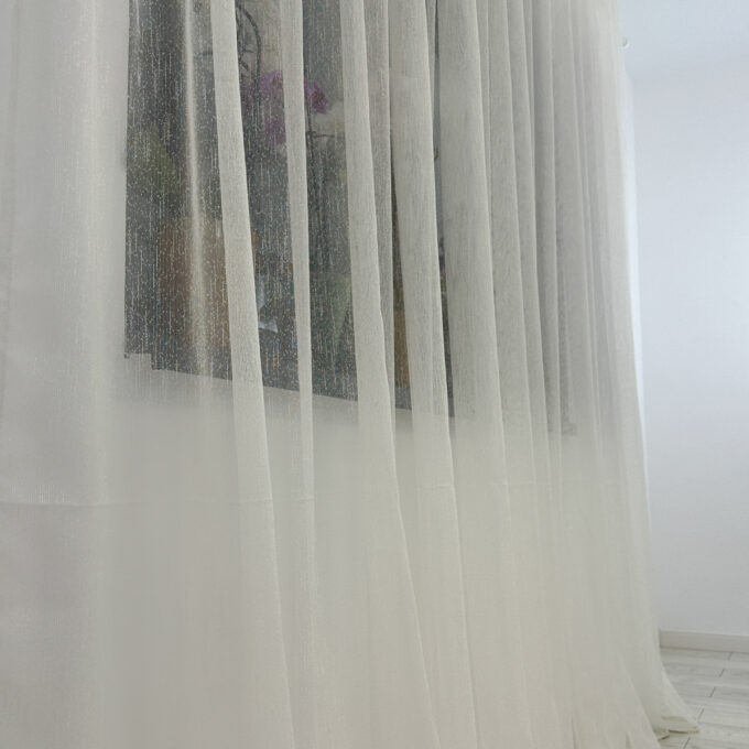 Perdea simpla cu textura tip in, Ivoire, 100cm latime x 260cm inaltime, cu rejansa pt bara 1 Perdea simpla cu textura tip in, Ivoire, 100cm latime x 260cm inaltime, cu rejansa pt bara