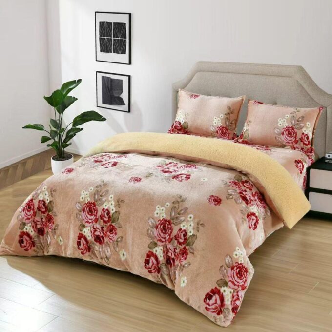Lenjerie pat dublu cu Elastic, Super Pufoasa COCOLINO cu BLANITA, 4 piese, Bej, Flori Rosii 1 Lenjerie pat dublu cu Elastic, Super Pufoasa COCOLINO cu BLANITA, 4 piese, Bej, Flori Rosii