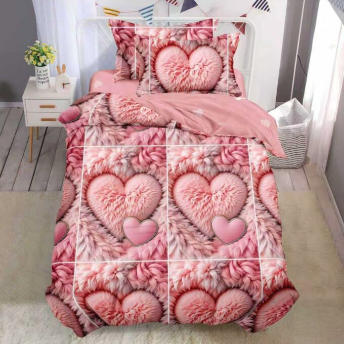Lenjerie pat 140x200cm, FINET, 4 piese, cu ELASTIC, Roz, inimioare pufoase 1 Lenjerie pat 140x200cm, FINET, 4 piese, cu ELASTIC, Roz, inimioare pufoase