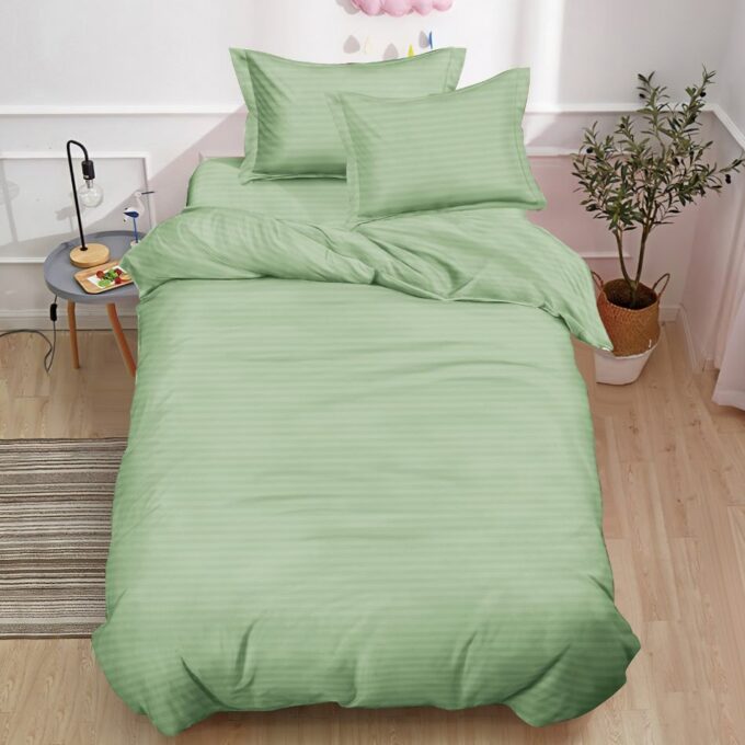 Lenjerie pat 140x200cm, Damasc Finetat, 4 piese, cu ELASTIC, Verde 1 Lenjerie pat 140x200cm, Damasc Finetat, 4 piese, cu ELASTIC, Verde