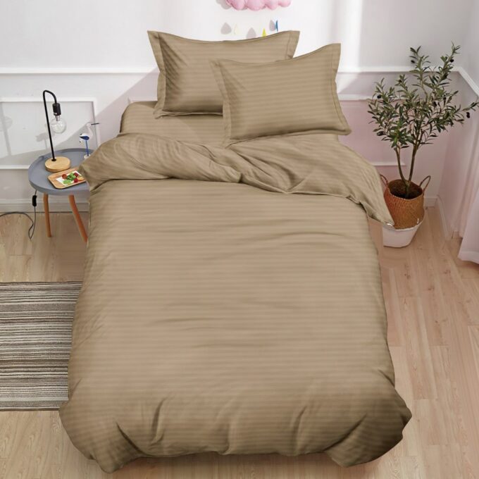 Lenjerie pat 140x200cm, Damasc Finetat, 4 piese, cu ELASTIC, Bej 1 Lenjerie pat 140x200cm, Damasc Finetat, 4 piese, cu ELASTIC, Bej