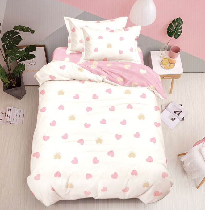 Lenjerie pat 140x200cm, FINET, 4 piese, cu ELASTIC, Crem, Roz, Inimioare 1 Lenjerie pat 140x200cm, FINET, 4 piese, cu ELASTIC, Crem, Roz, Inimioare