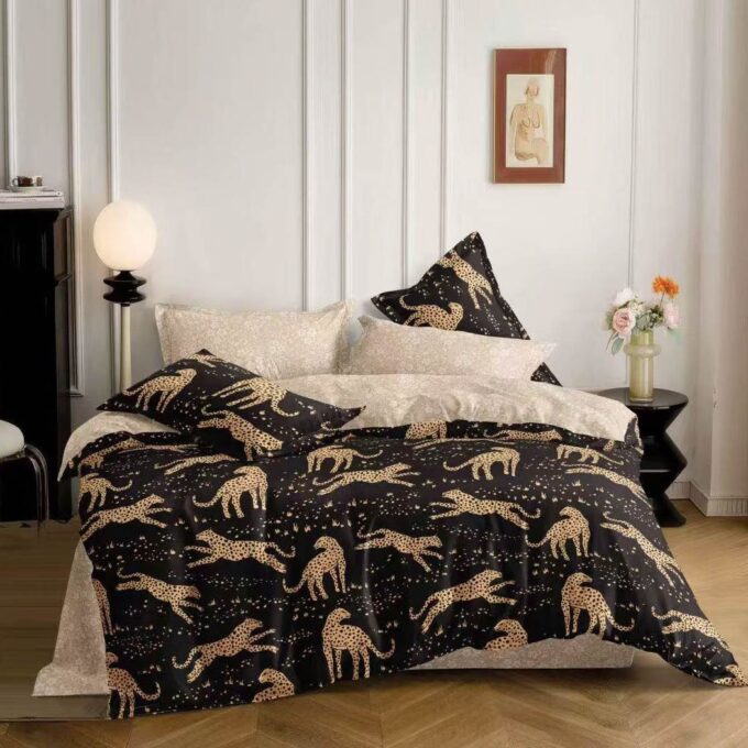 Lenjerie pat dublu cu Elastic - 3 Bucati 219 Lei - - 3 Bucati 219 Lei - Maro Negru animal print 1 Lenjerie pat dublu cu Elastic - 3 Bucati 219 Lei - - 3 Bucati 219 Lei - Maro Negru animal print
