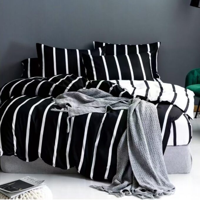 Lenjerie pat dublu cu Elastic, bumbac satinat, Alb, Negru, dungi 1 Lenjerie pat dublu cu Elastic, bumbac satinat, Alb, Negru, dungi