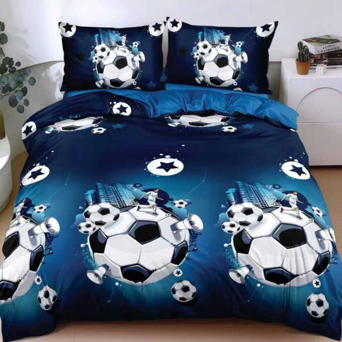 Lenjerie pat dublu, bumbac satinat, cearsaf clasic, 4 piese, Albastru, mingii de fotbal 1 Lenjerie pat dublu, bumbac satinat, cearsaf clasic, 4 piese, Albastru, mingii de fotbal