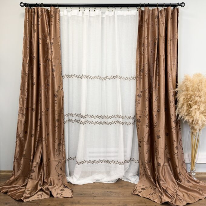 Set 2 Draperii Jacquard, Crengute cu Flori, 150cm latime x 270cm inaltime, Maro deschis + Perdea 400cm latime x 270cm inaltime, tip in cu broderie maro