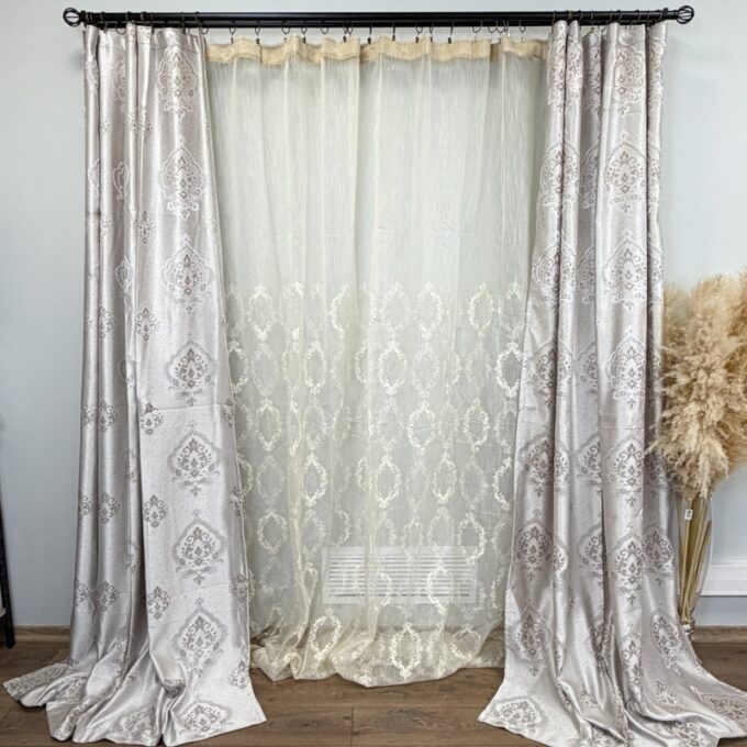 Set 2 Draperii Jacquard, Royal, 150cm latime x 270cm inaltime, Gri deschis + Perdea 400cm latime x 270cm inaltime, tip in cu broderie Royal