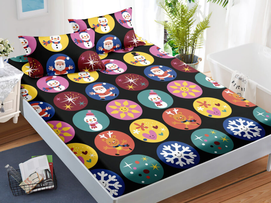 Cearsaf cu elastic, Bumbac FINET, 160/180x200cm, 2 fete de perne 50x70cm, Craciun, Jojo Home, Gri, Multicolor, Christmass 1 Cearsaf cu elastic, Bumbac FINET, 160/180x200cm, 2 fete de perne 50x70cm, Craciun, Jojo Home, Gri, Multicolor, Christmass