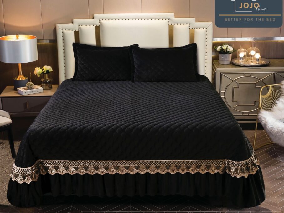 Cuvertura pat dublu, 3 piese, Catifea Matlasata cu Broderie Aurie, 250x270cm, Jojo Home, Negru