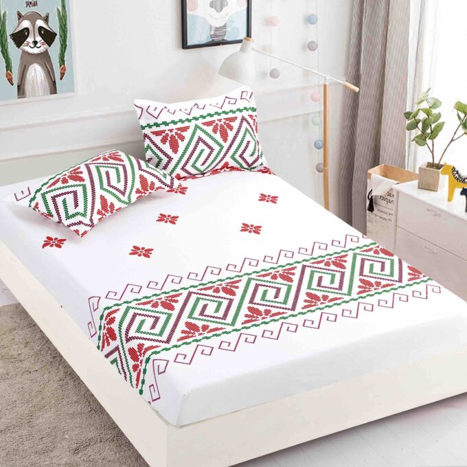 Cearsaf cu elastic, Bumbac FINET, 160/180x200cm, 2 fete de perne 50x70cm, Jojo Home, Alb-Rosu, model traditional 1 Cearsaf cu elastic, Bumbac FINET, 160/180x200cm, 2 fete de perne 50x70cm, Jojo Home, Alb-Rosu, model traditional