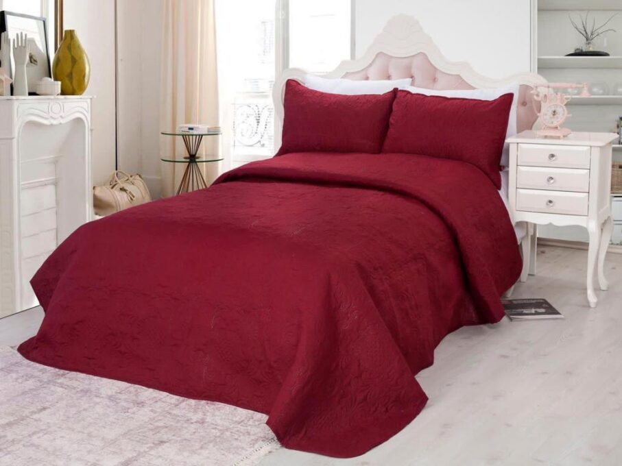 Cuvertura matlasata ultralux, bordo, pentru pat dublu 220x240cm si 2 fete de perne 50x70
