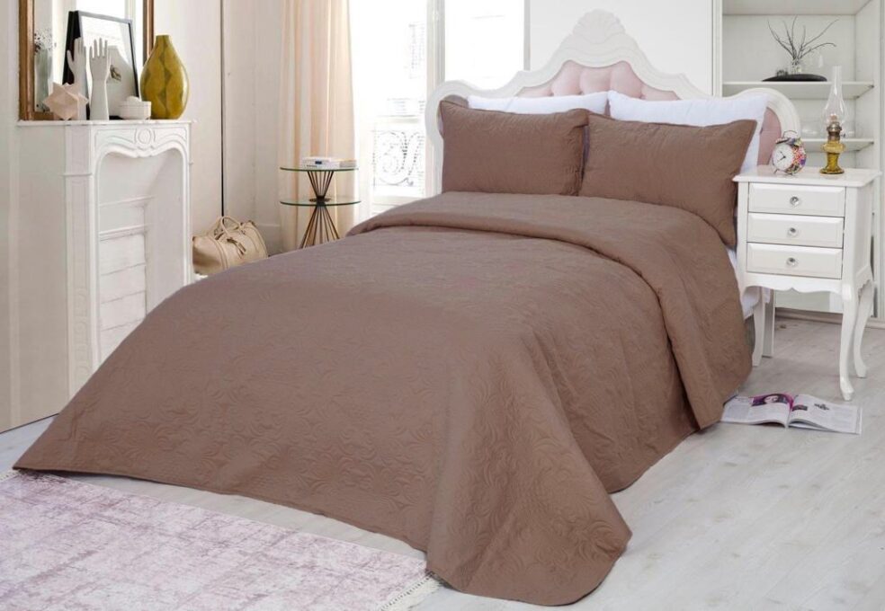 Cuvertura matlasata ultralux, capuccino, pentru pat dublu 220x240cm si 2 fete de perne 50x70