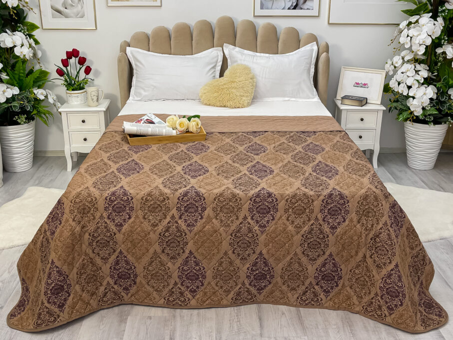 (OFERTA 3 la 199 Lei) Cuvertura matlasata cu doua fete pentru pat dublu , 210x210, Maro, oriental