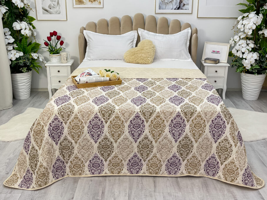 (OFERTA 3 la 199 Lei) Cuvertura matlasata cu doua fete pentru pat dublu , 210x210, Auriu-Mov, oriental