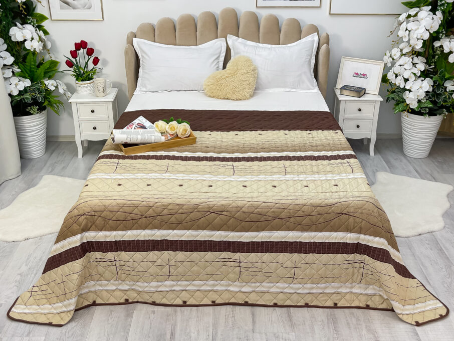 (OFERTA 3 la 199 Lei) Cuvertura matlasata cu doua fete pentru pat dublu , 210x210, Bej-Maro, model clasic