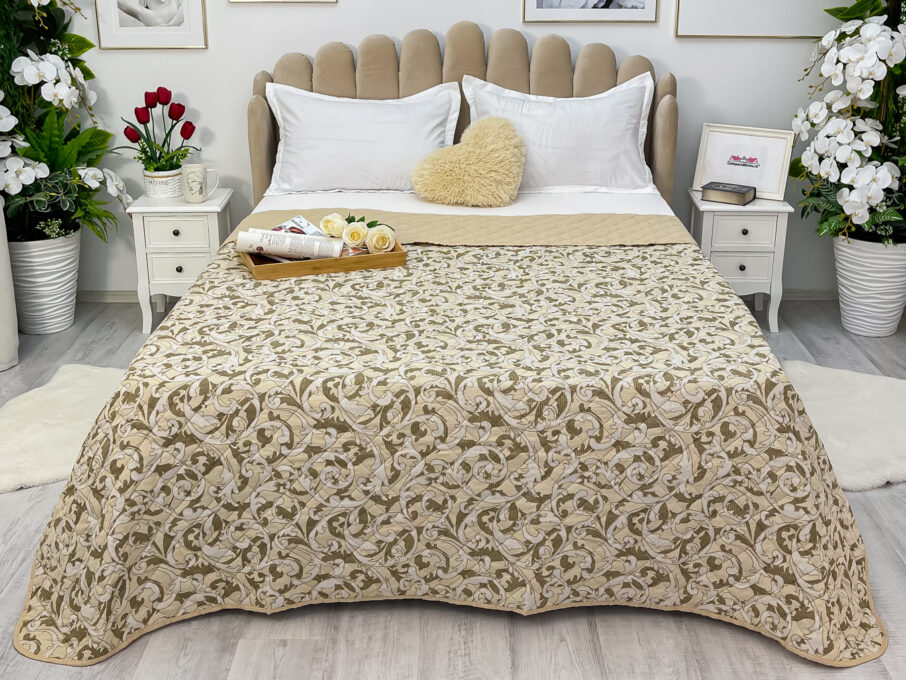 (OFERTA 3 la 199 Lei) Cuvertura matlasata cu doua fete pentru pat dublu , 210x210, Bej, floral