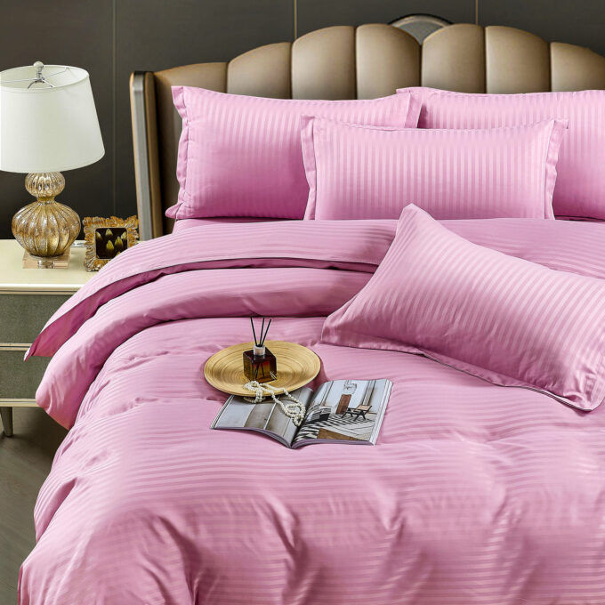 Lenjerie HoReCa, pat single, Damasc Finetat Deluxe, 4 piese, Jojo Home, Roz 1 Lenjerie HoReCa, pat single, Damasc Finetat Deluxe, 4 piese, Jojo Home, Roz