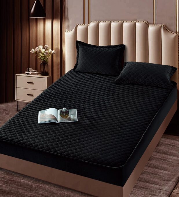 Husã matlasatã tip topper din catifea, 180x200cm + 2 fete de perna 50x70cm, Negru