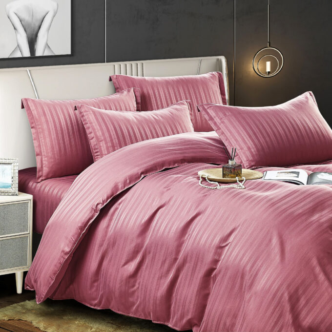 Lenjerie HoReCa, pat dublu, Damasc Finetat Satinat, 6 piese, Jojo Home, Roz Prafuit 1 Lenjerie HoReCa, pat dublu, Damasc Finetat Satinat, 6 piese, Jojo Home, Roz Prafuit