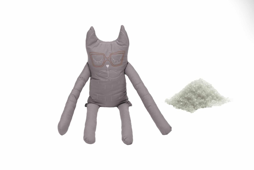 Perna in forma de pisica SomnArt, bumbac, umplutura sare, Gri
